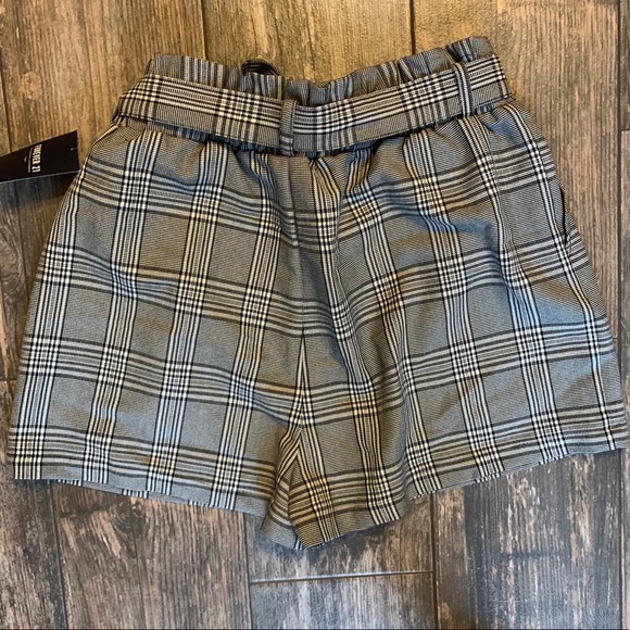 F21 NWT houndstooth highwaisted cinched shorts - Picture 4 of 4